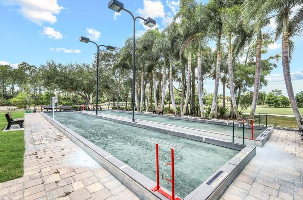 5576 Lago Villaggio Way, Naples FL 34104-5738 exterior