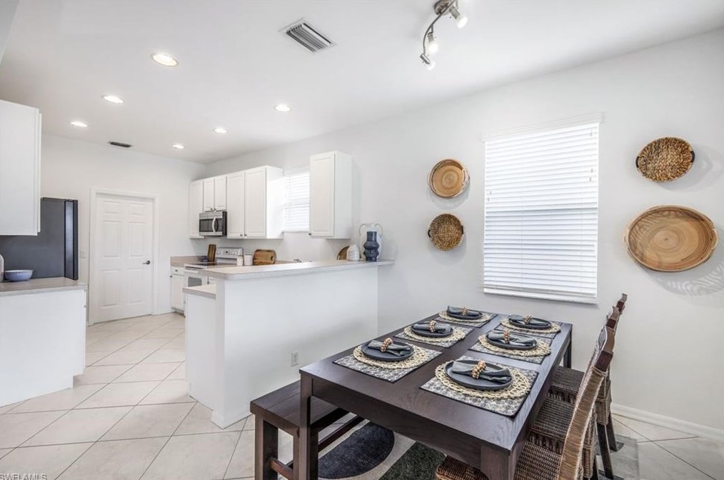 5576 Lago Villaggio Way, Naples FL 34104-5738 exterior