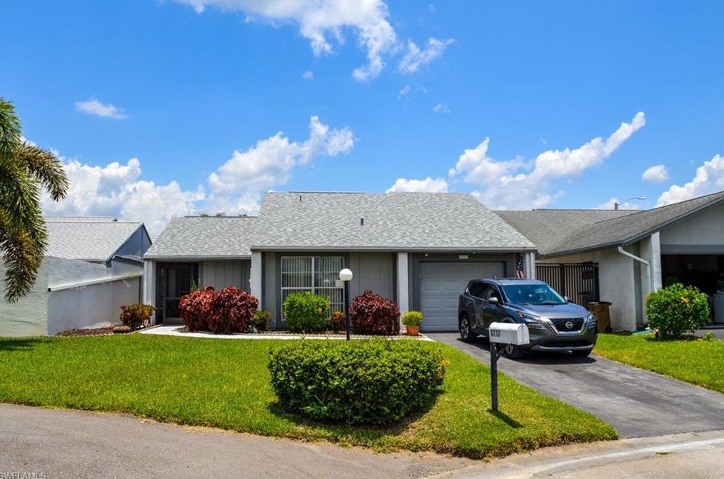 9717 Maplecrest Cir, Lehigh Acres, FL 33936