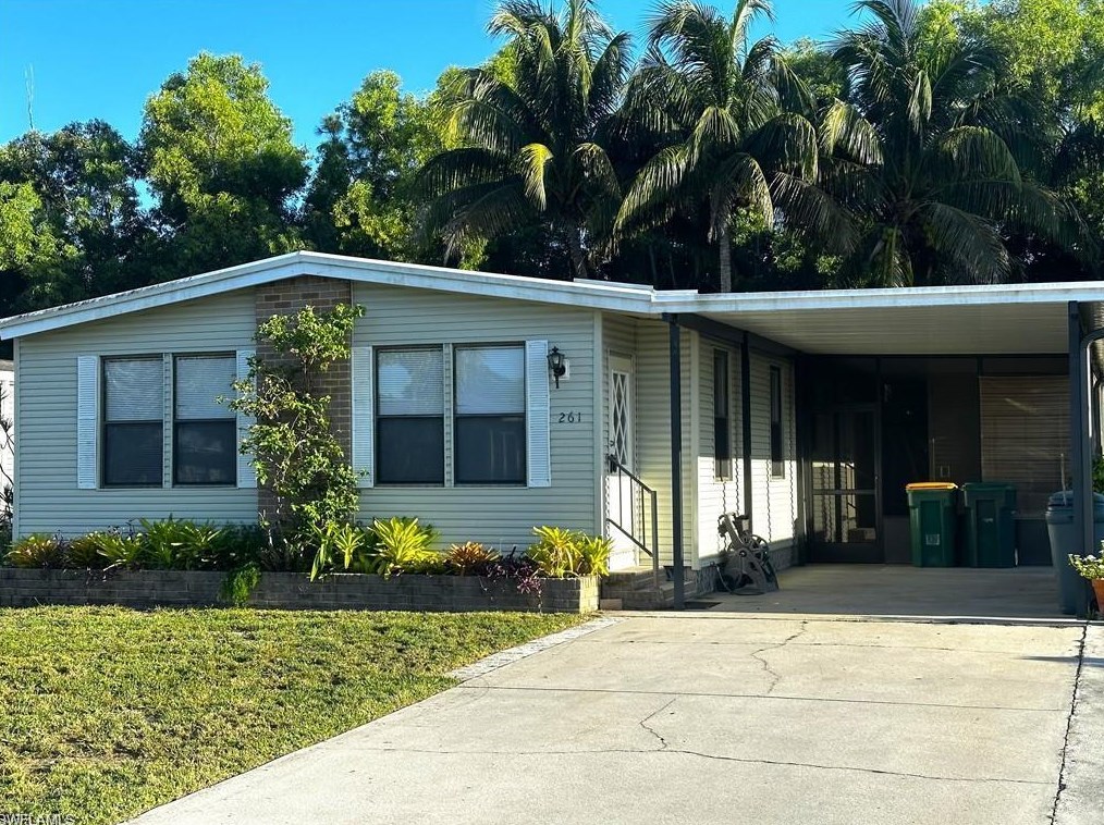 261 Ocean Reef Ln, Naples FL 34114-8437 exterior