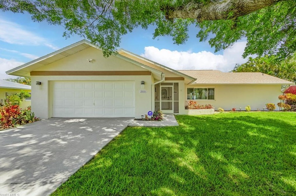 2111 11th St, Cape Coral, FL 33990-1911