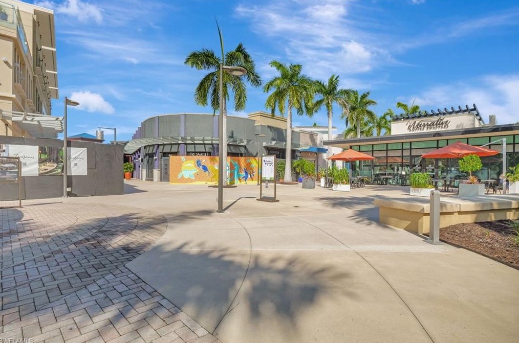 9115 Strada Pl, Naples FL  34108-2883 exterior