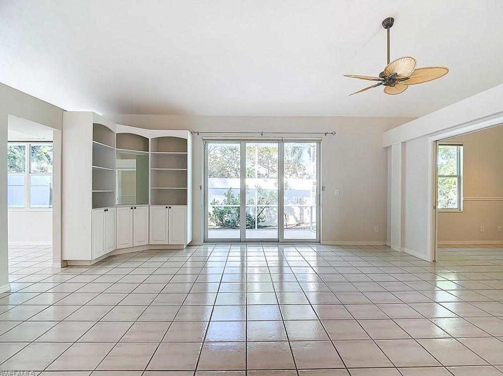 120 Livermore Ln, Naples, FL 34119-4646