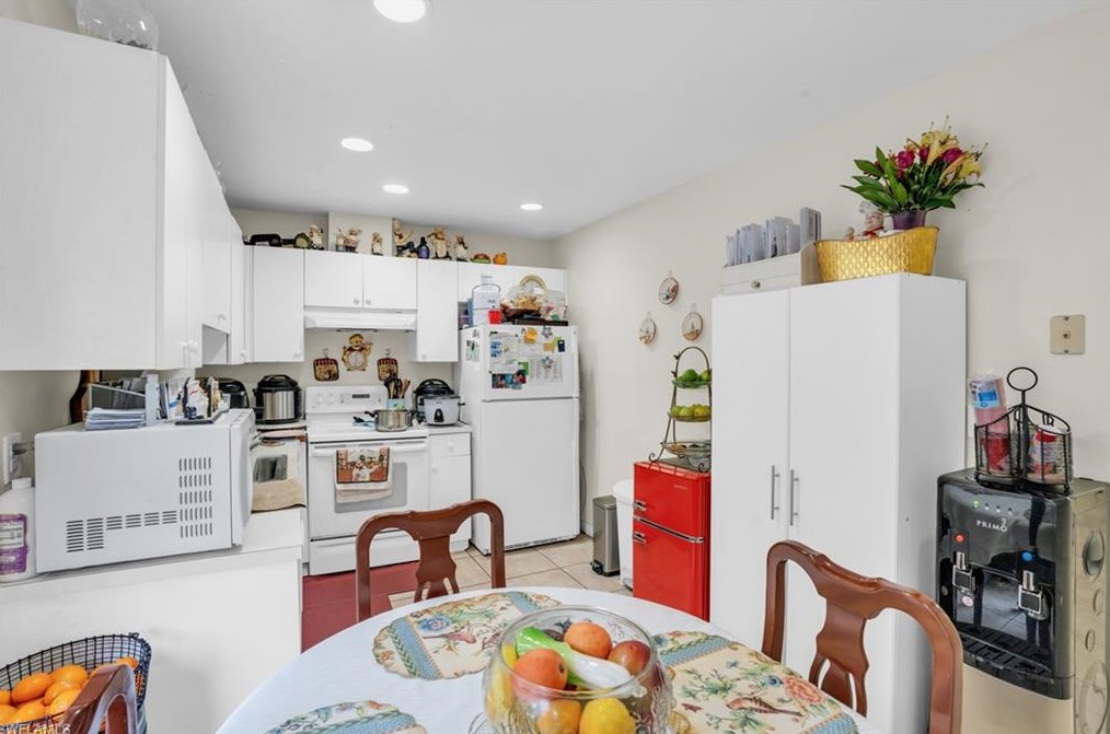 2388 55th Ter, Naples FL 34116-5681 exterior