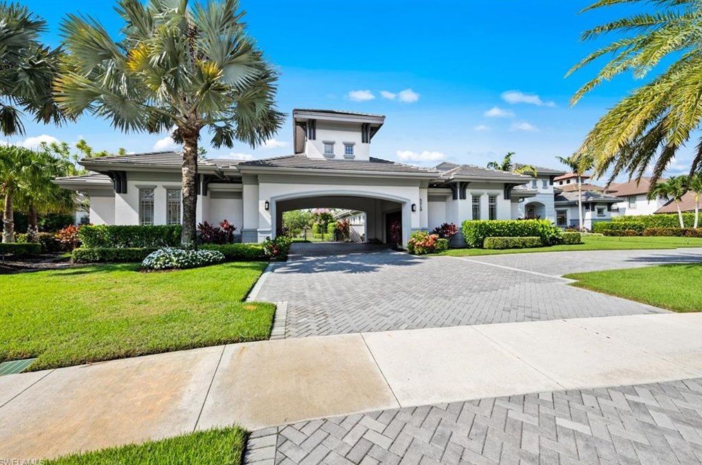 5018 Groveland Ter, Naples FL 34119-8429 exterior