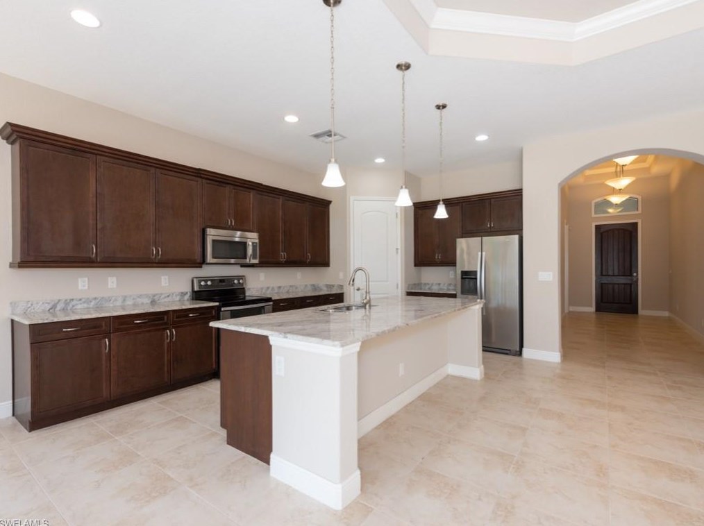 1638 Serrano Cir, Naples FL 34105-4953 exterior