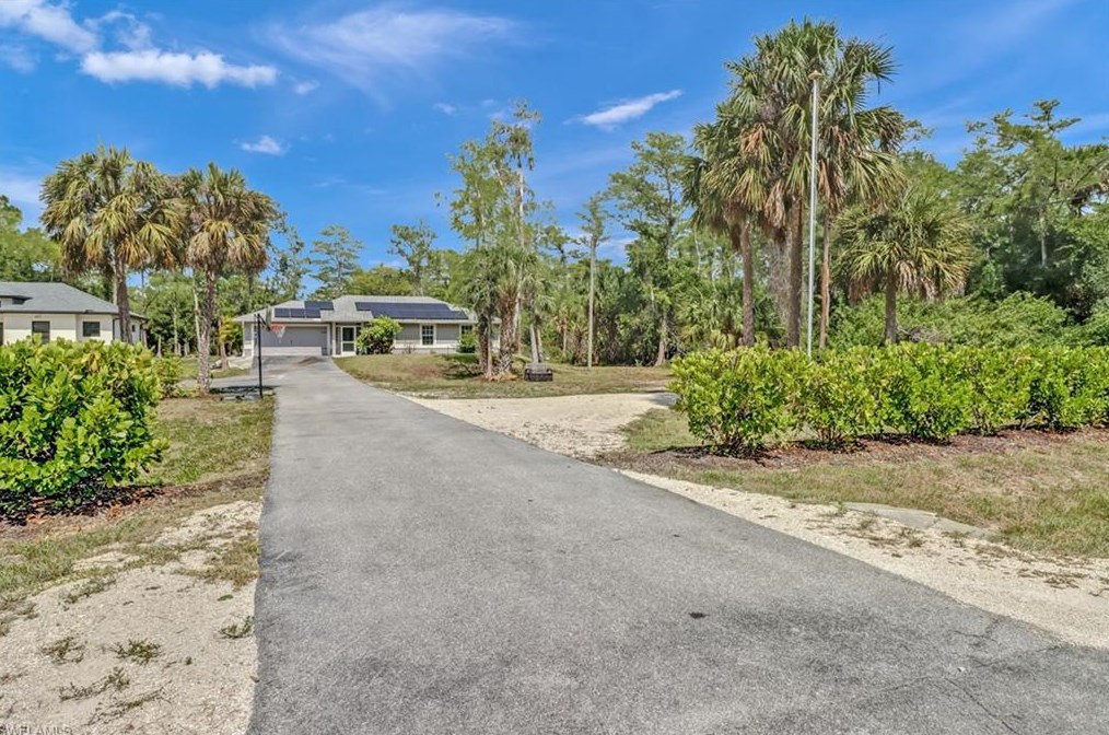 861 6th St, Naples, FL 34120-5069