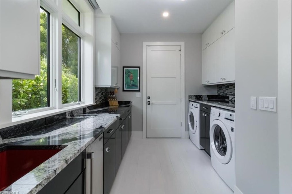 739 5 Ave, Naples FL 34117-4114 exterior