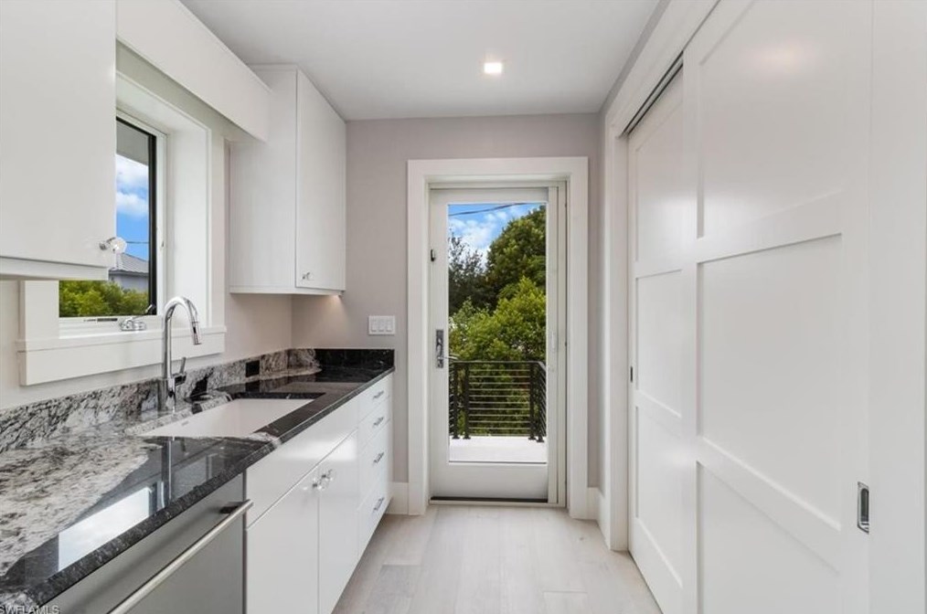 739 5 Ave, Naples FL 34117-4114 exterior