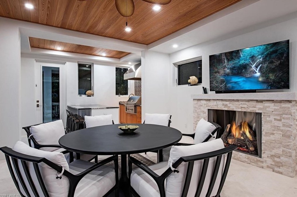 739 5 Ave, Naples FL 34117-4114 exterior