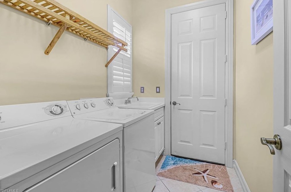 8518 Chase Preserve Dr, Naples FL 34113-2692 exterior