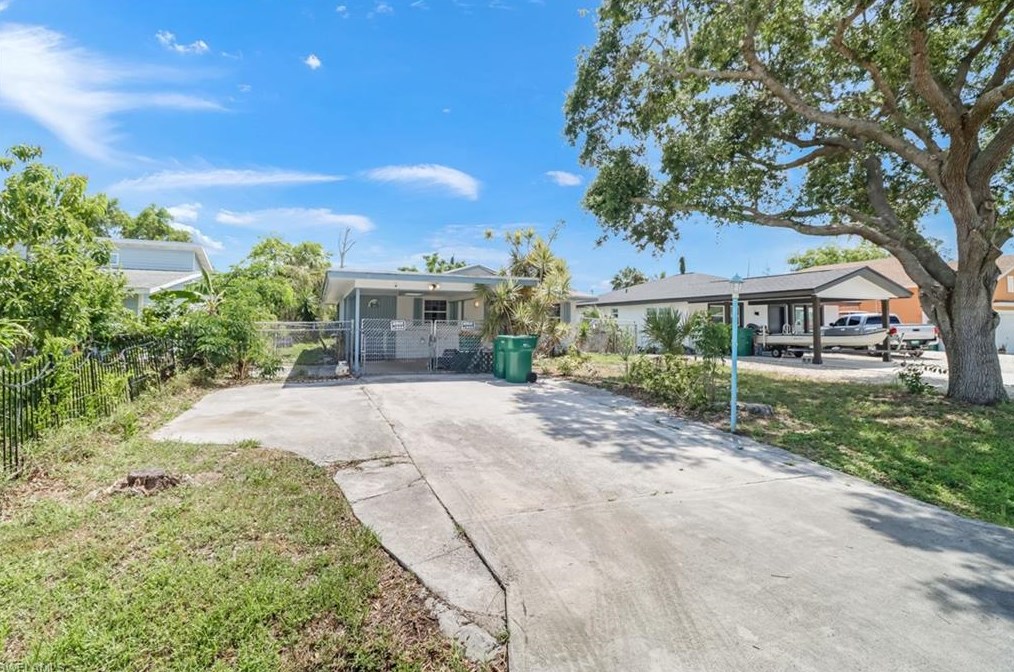 212 Benson St, Naples, FL 34113