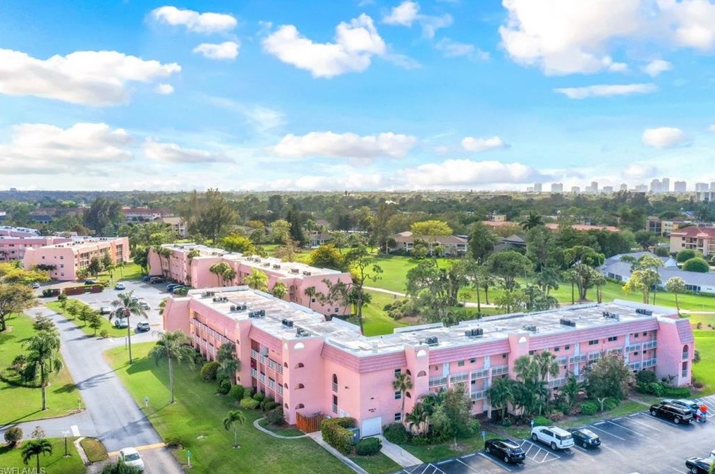 150 Turtle Lake Ct, Naples FL  34105-5561 exterior