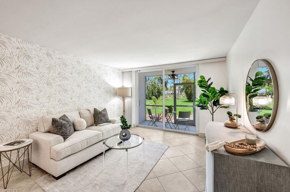 150 Turtle Lake Ct, Naples, FL 34105-5561