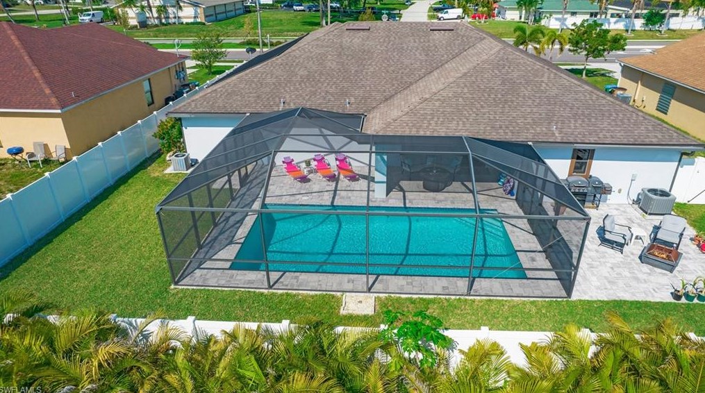 415 Nicholas Pkwy, Cape Coral, FL 33990-2805