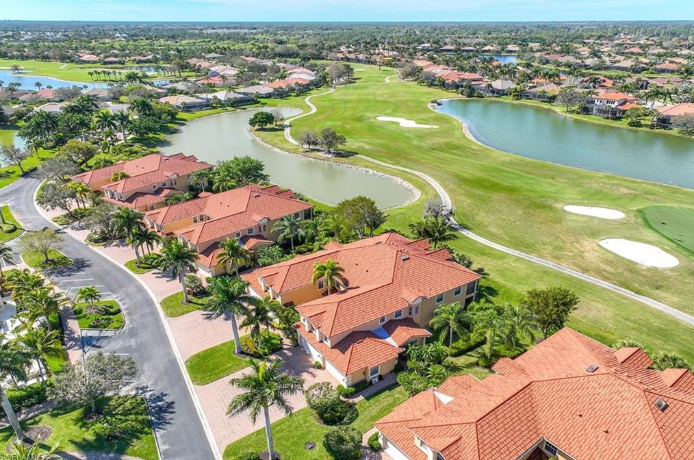 8613 Champions Pt, Naples, FL 34113-3068