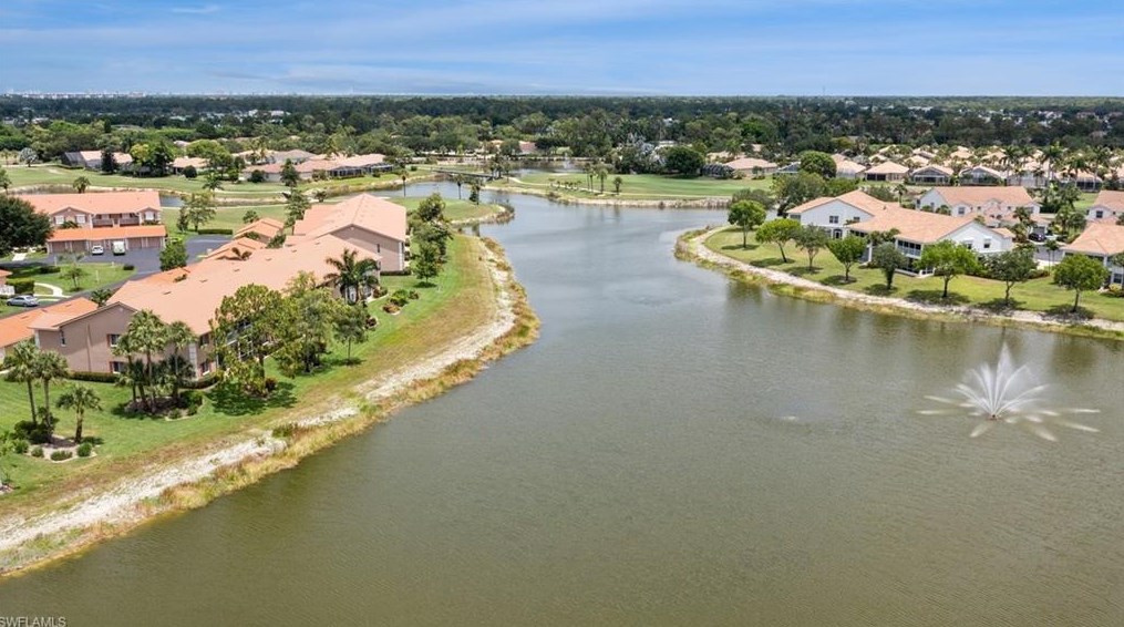 550 Saratoga Cir, Naples FL  34104-8755 exterior