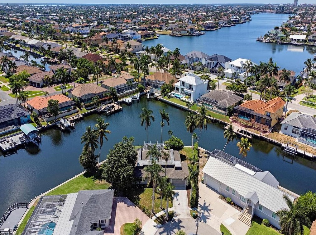 875 Robin Ct, Marco Island, FL 34145-3453