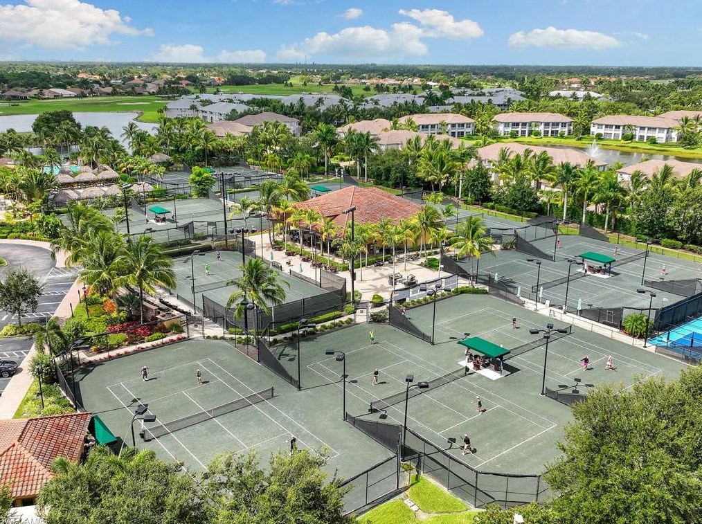 6414 Legacy Cir, Naples FL  34113-8045 exterior