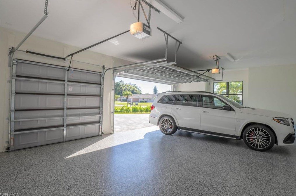 9974 Winterview Dr, Naples FL 34109-1519 exterior