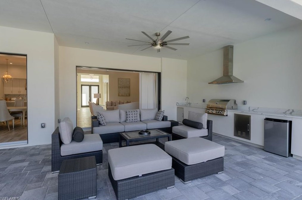 9974 Winterview Dr, Naples FL 34109-1519 exterior