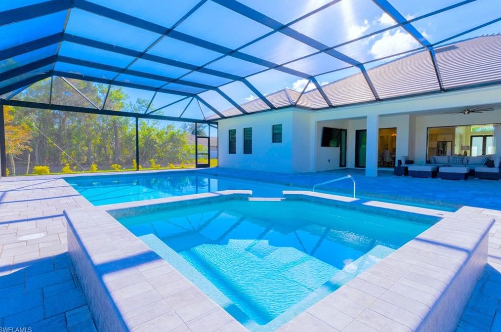 9974 Winterview Dr, Naples FL 34109-1519 exterior