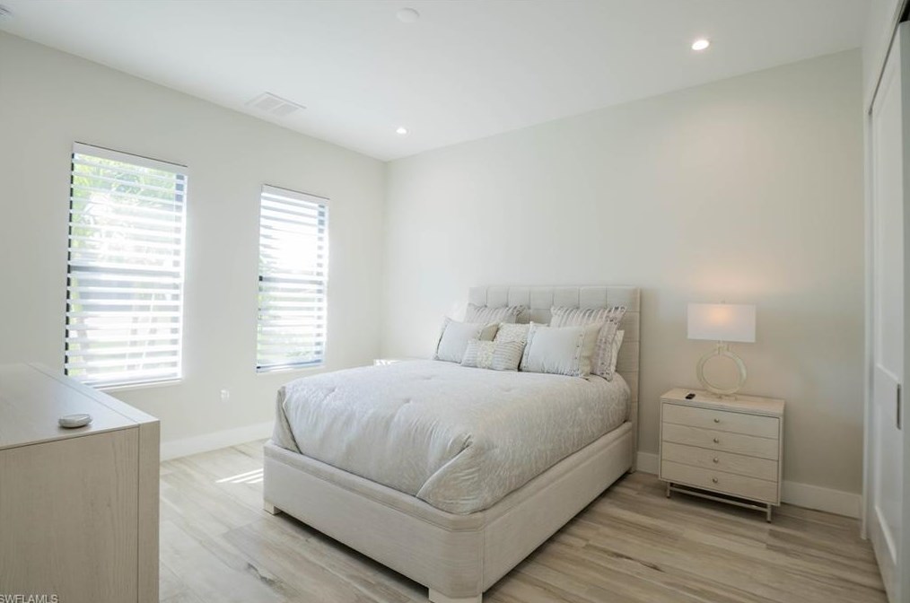 9974 Winterview Dr, Naples FL 34109-1519 exterior