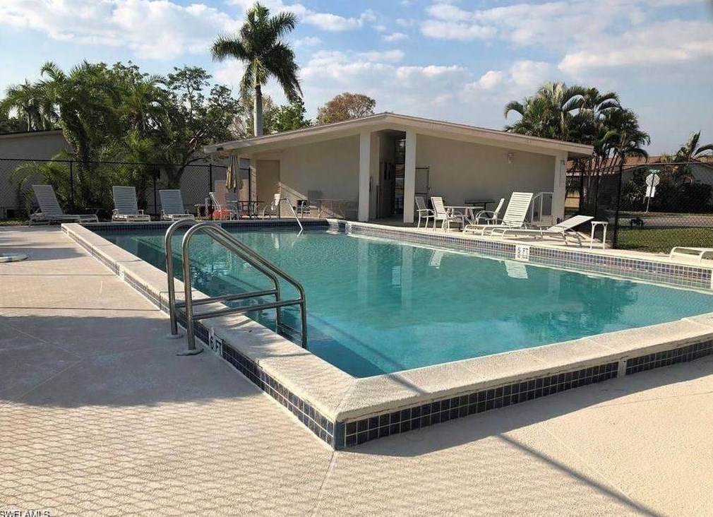 5318 Treetops Dr, Naples FL  34113-8514 exterior