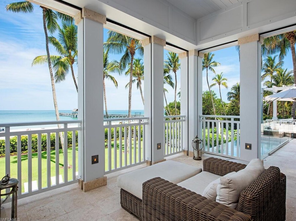 1270 Gulf Shore Blvd, Naples FL 34103-4369 exterior