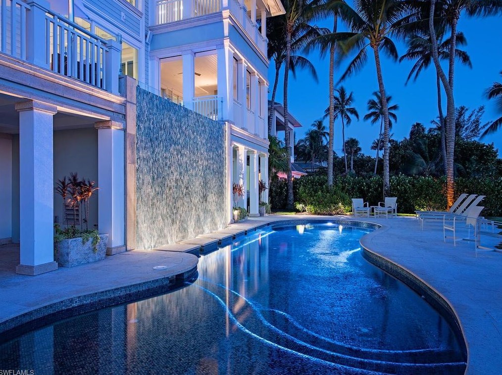 1270 Gulf Shore Blvd, Naples FL 34103-4369 exterior