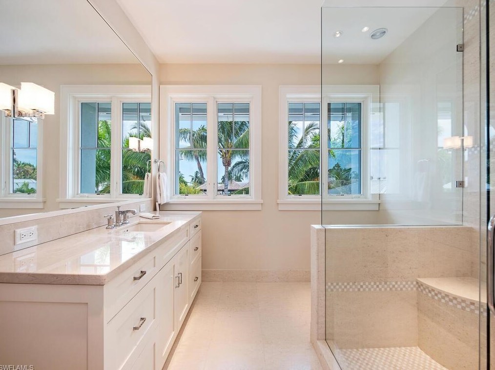 1270 Gulf Shore Blvd, Naples FL 34103-4369 exterior