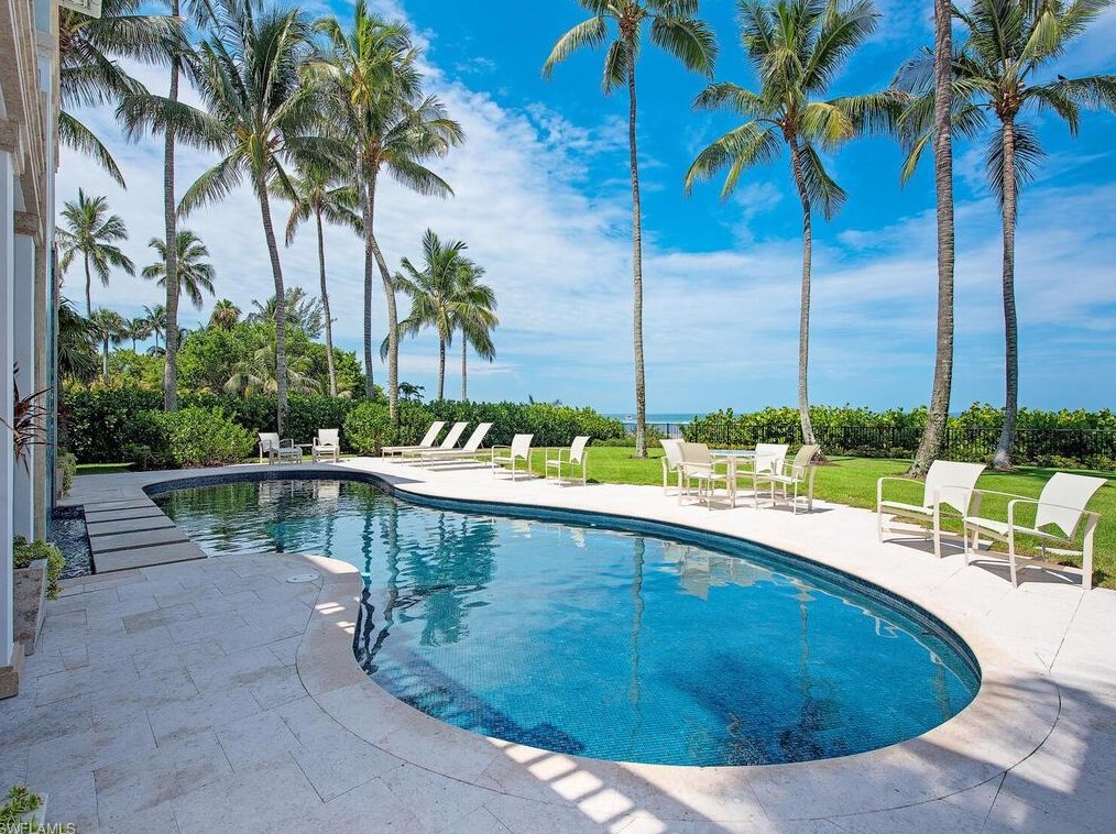 1270 Gulf Shore Blvd, Naples FL 34103-4369 exterior