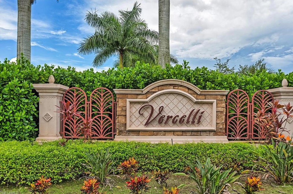 9372 Vercelli Ct, Naples, FL 34113