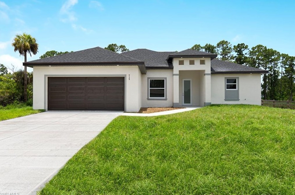 938 Lakeside Dr, Lehigh Acres, FL 33974-9561