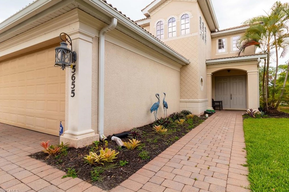 5655 Lago Villaggio Way, Naples, FL 34104