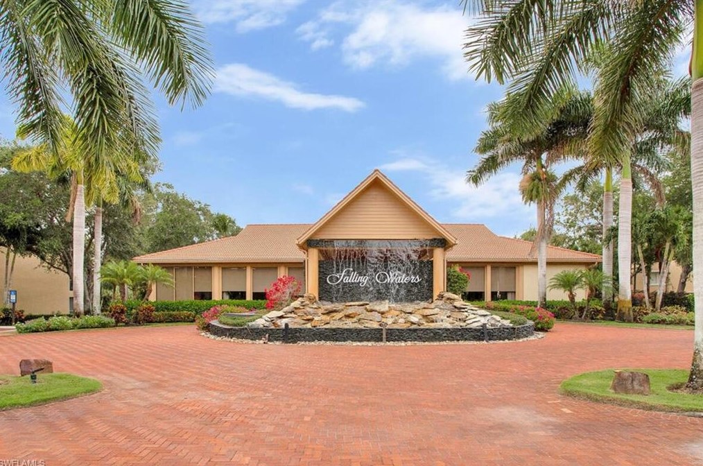 2372 Hidden Lake Dr, Naples, FL 34112-2762