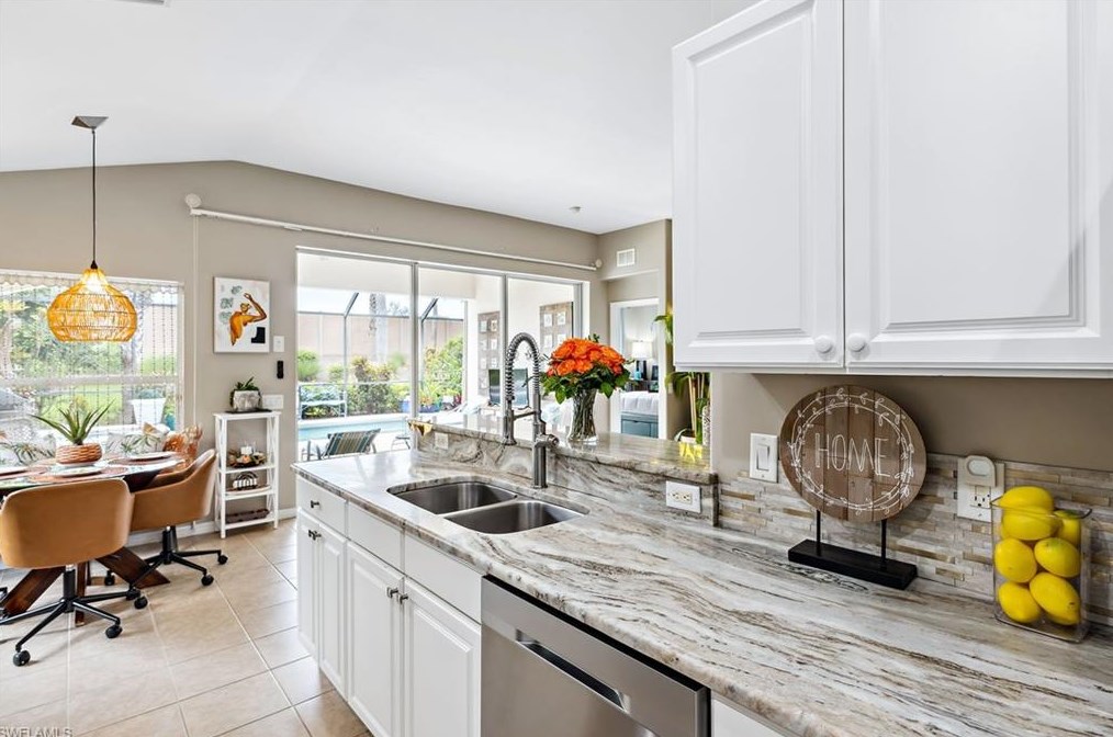 10071 Colonial Country Club Blvd, Fort Myers FL  33913-7018 exterior