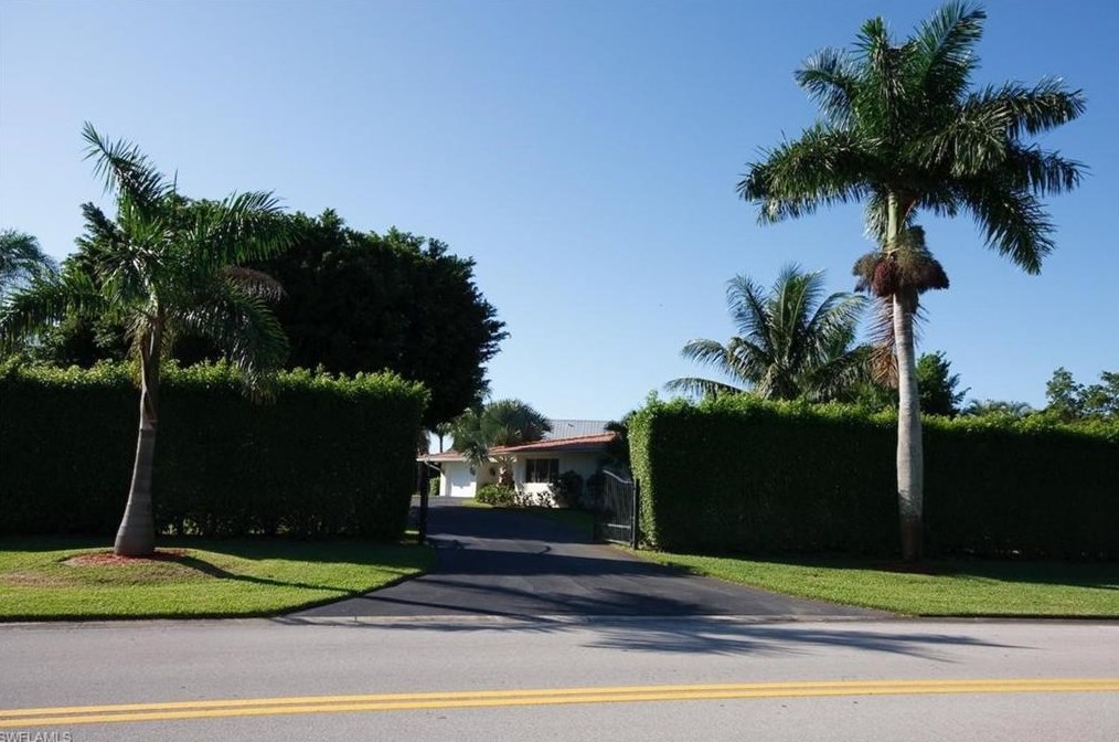 460 Orchid Dr, Naples, FL 34102-5009