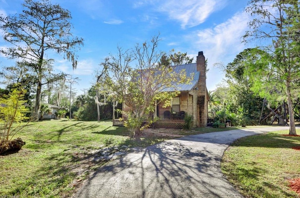 825 23 St, Naples FL 34120-1830 exterior