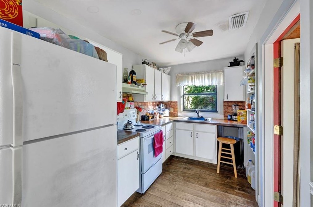 825 23 St, Naples FL 34120-1830 exterior