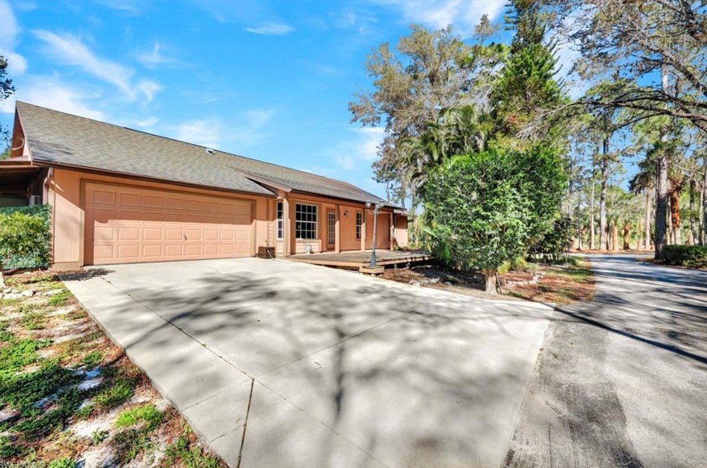 825 23 St, Naples FL 34120-1830 exterior