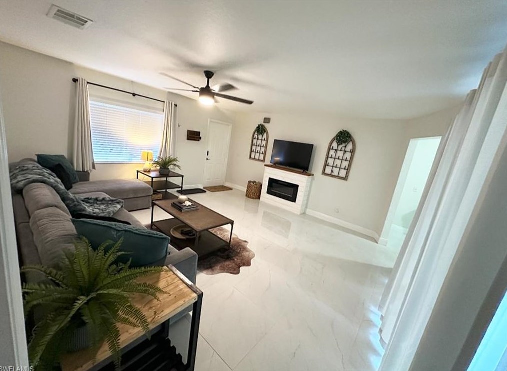 1725 Golden Gate Blvd, Naples, FL 34120-1957