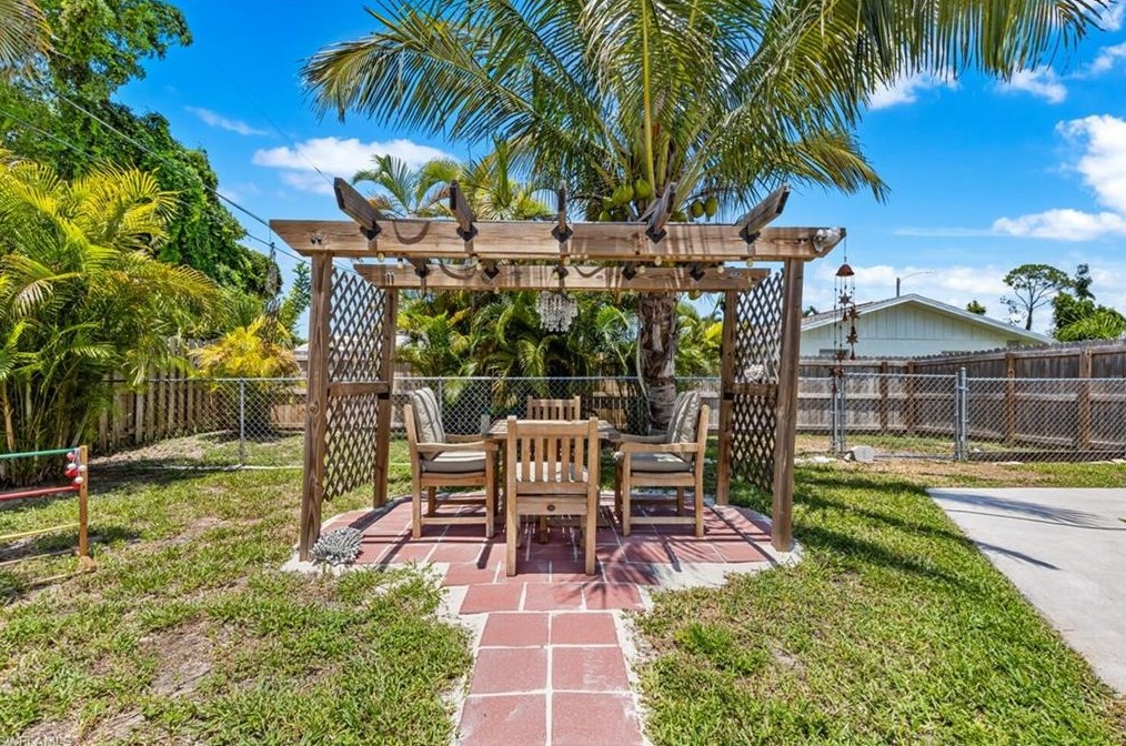 9208 Hamlin Rd, Fort Myers FL  33967-3702 exterior