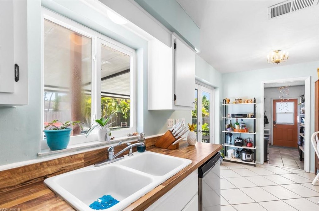 9208 Hamlin Rd, Fort Myers FL  33967-3702 exterior