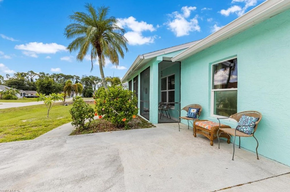 9208 Hamlin Rd, Fort Myers FL  33967-3702 exterior