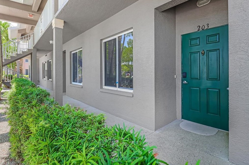 5480 16th Pl, Naples, FL 34116-4962