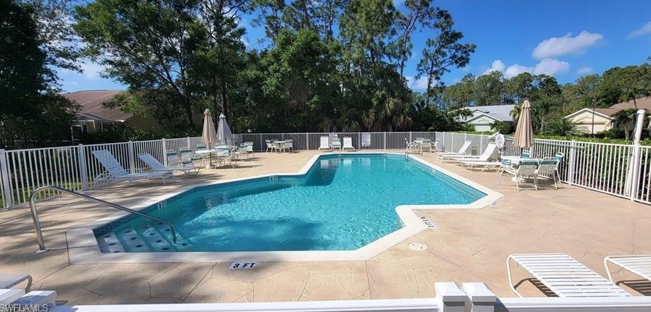 5442 Whitten Dr, Naples FL  34104-5302 exterior