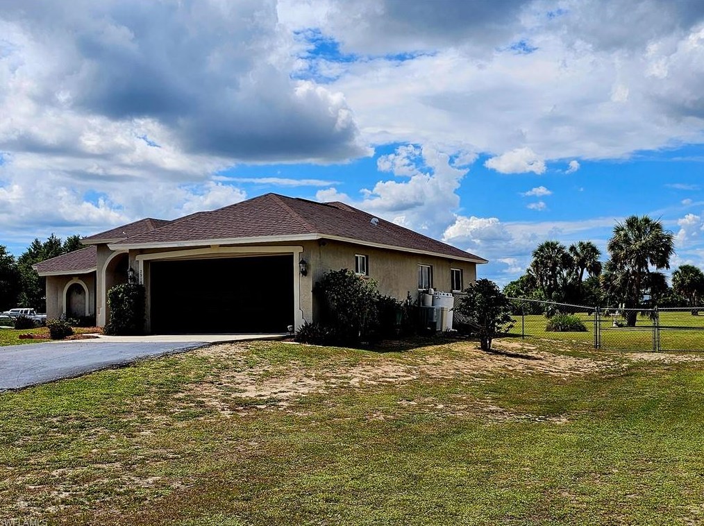 2915 27th Ave, Naples, FL 34120-1490