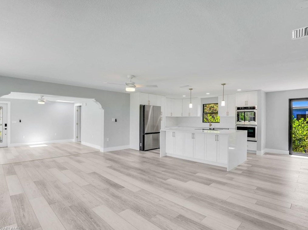 801 107 Ave, Naples FL 34108-1860 exterior