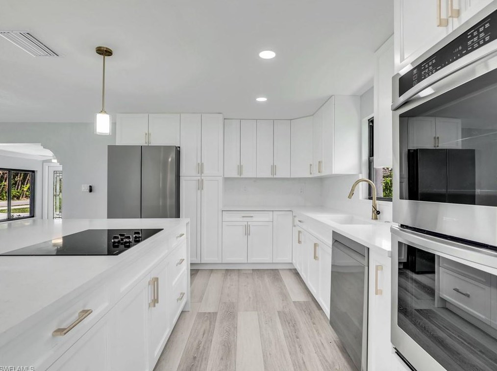 801 107 Ave, Naples FL 34108-1860 exterior